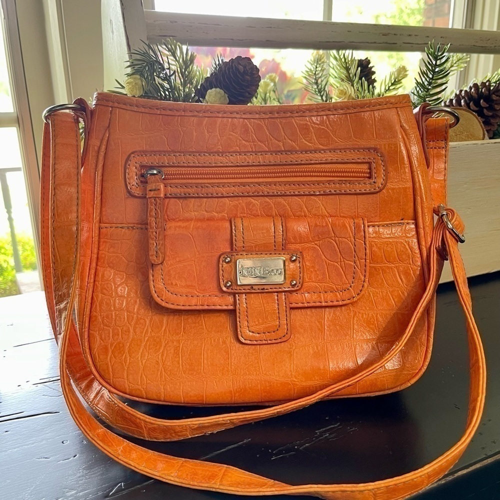 NINE&CO. ALLIGATOR DESIGN, SHOULDER OR CROSSBODY PURSE IN BRIGHT ORANGE COLOR.